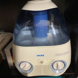 Vicks Starry Night Filtered Cool Mist Humidifier 