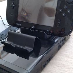 Nintendo Wii U With Extra Controller And Games Plus  Battery Charger 