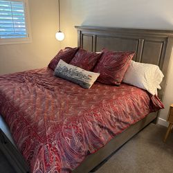 Like New King Storage Bed