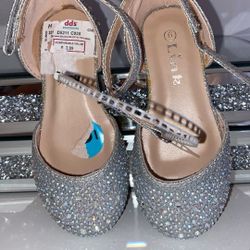 Little Girl’s Shoes  /Zapatillas  De Niña