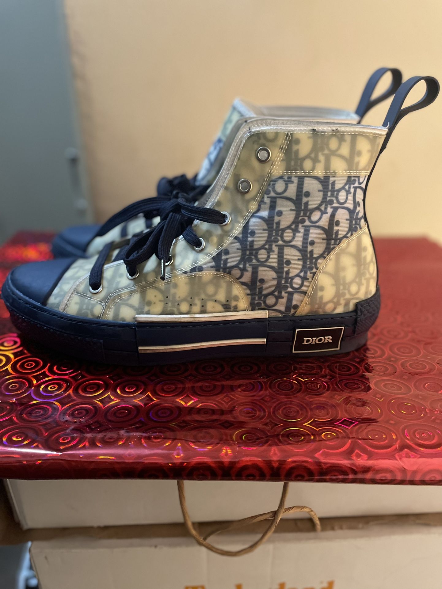 DIOR