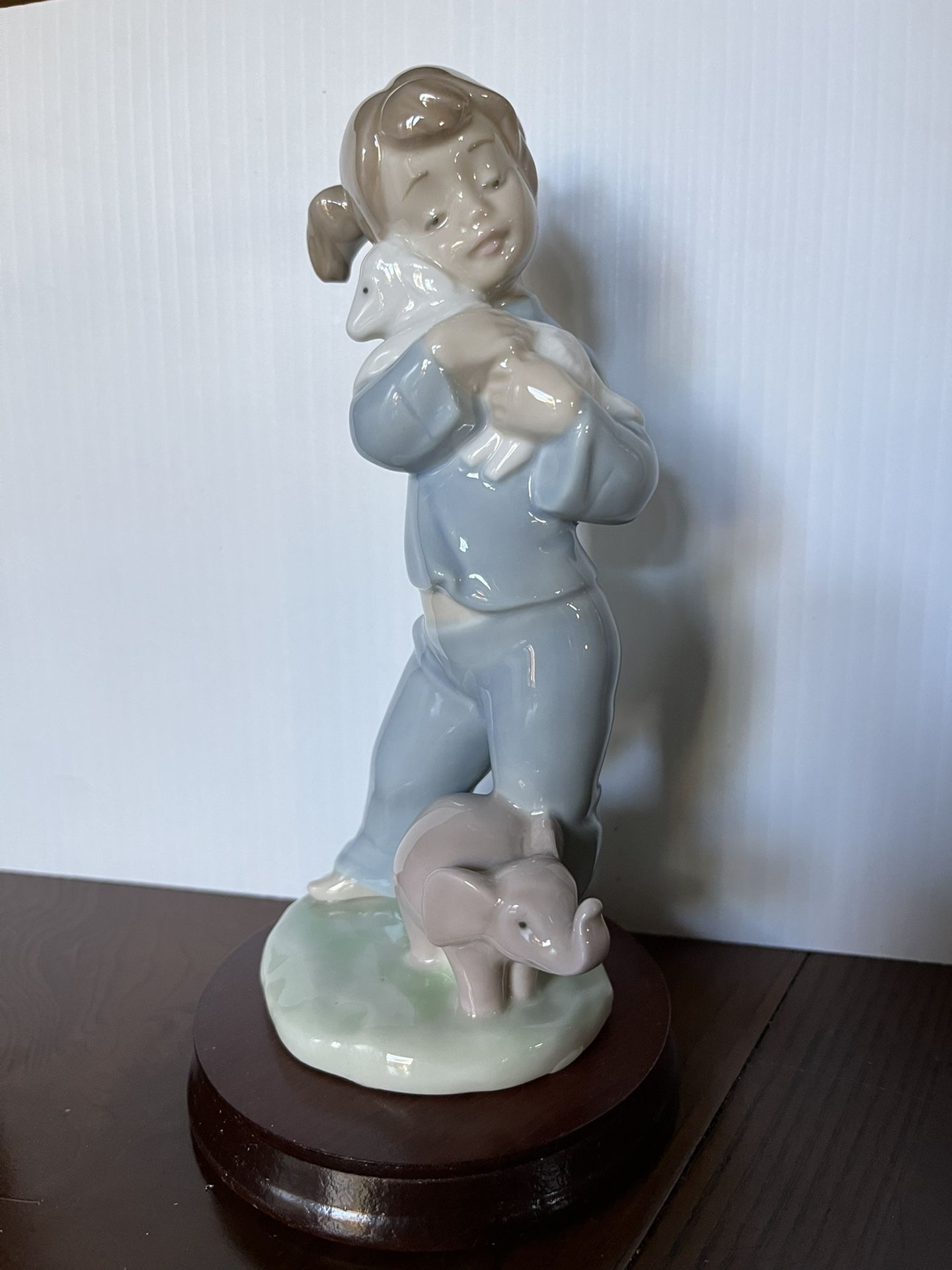 Nao Made By Lladro Porcelain Figurines 