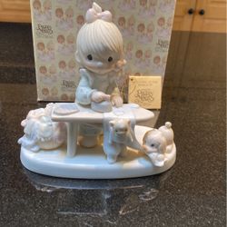 Precious Moment/Enesco E-9265 Girl Ironing Clothes With Box & Tag, Hour Glass Mark On Bottom