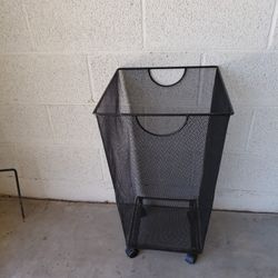 Metal Mesh Laundry/trash Basket On Wheels 27" X 14"