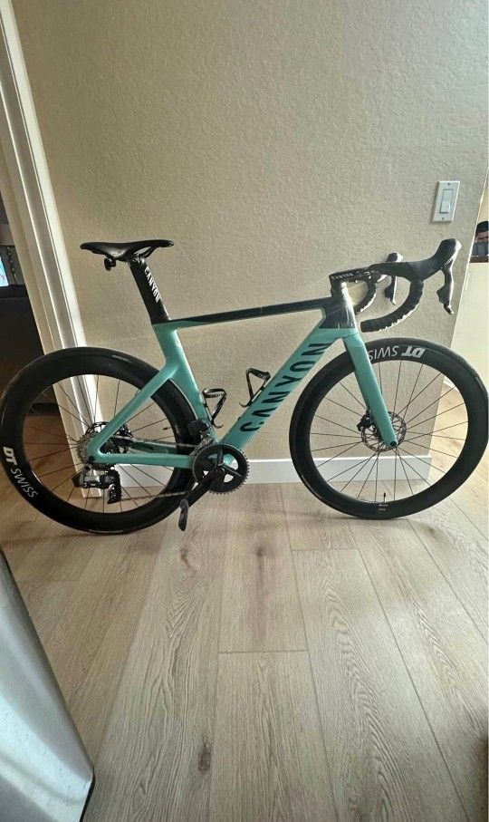 2023-Canyon-Aeroad-CF SLX 7 eTap