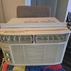 8000 Btu Ac Window Unit Works Great Blows Cold 