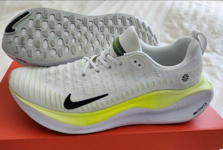 N I K E , SZ. 11,  12