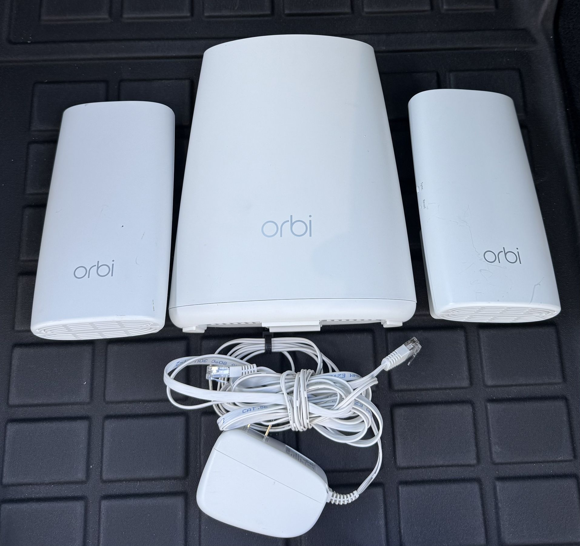 NETGEAR Orbi Mesh Router RBR40 + 2 Satellites