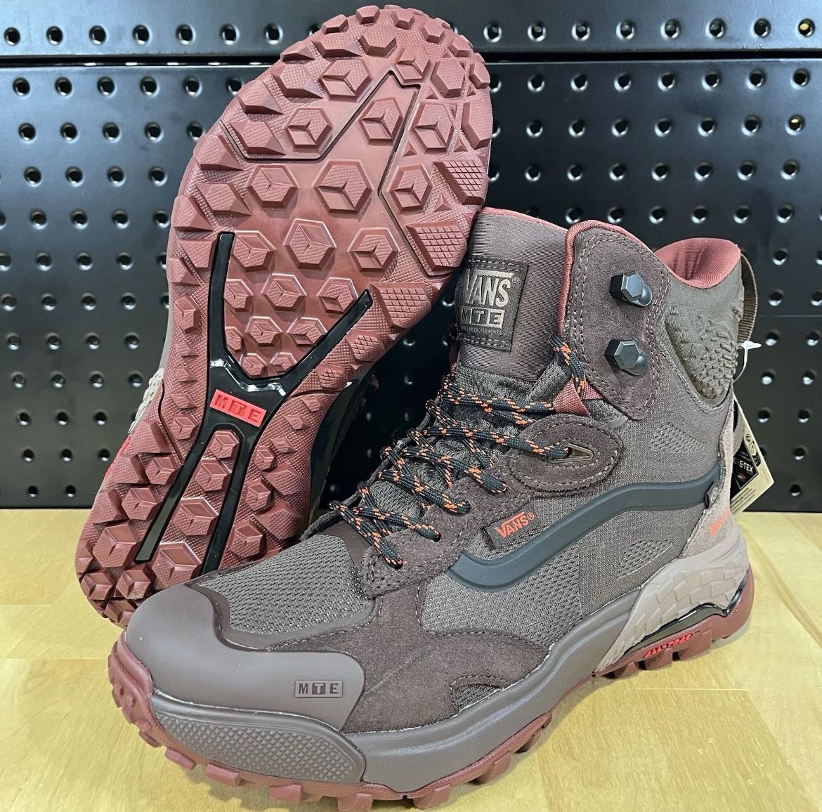 VANS Crestline Gore-Tex MTE Boots Mens Size 12 Waterproof Boots New