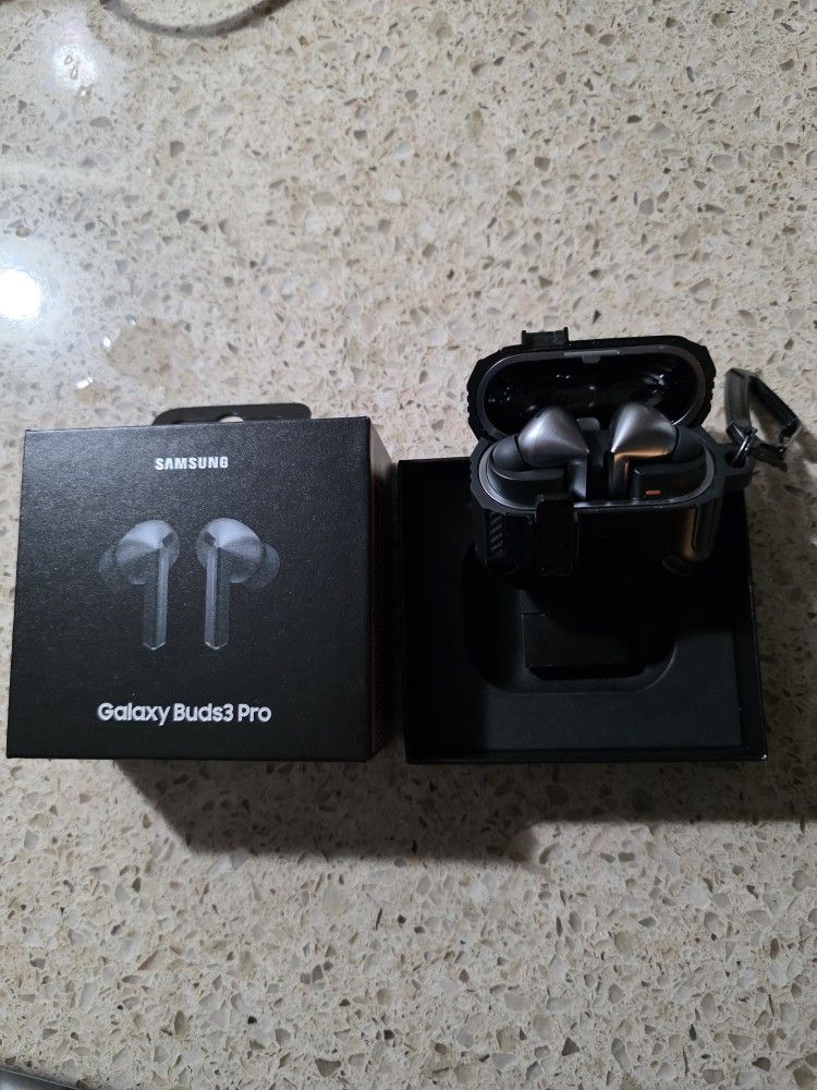 Samsung Bud 3 Pro silver with case