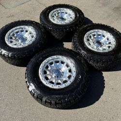 New Fuel Fortress 17” Wheels and 33” BFG KO2 Tires 6x135 Ford F150 Raptor Expedition 17x8.5 0ET