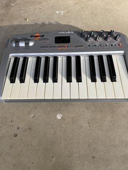 M Audio Oxygen 8 MIDI Keyboard