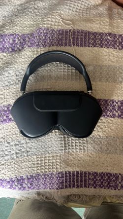 Airpod maxes (with box)