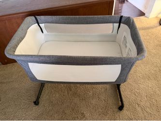 Mika Micky Bassinet Bedside Sleeper Baby Crib