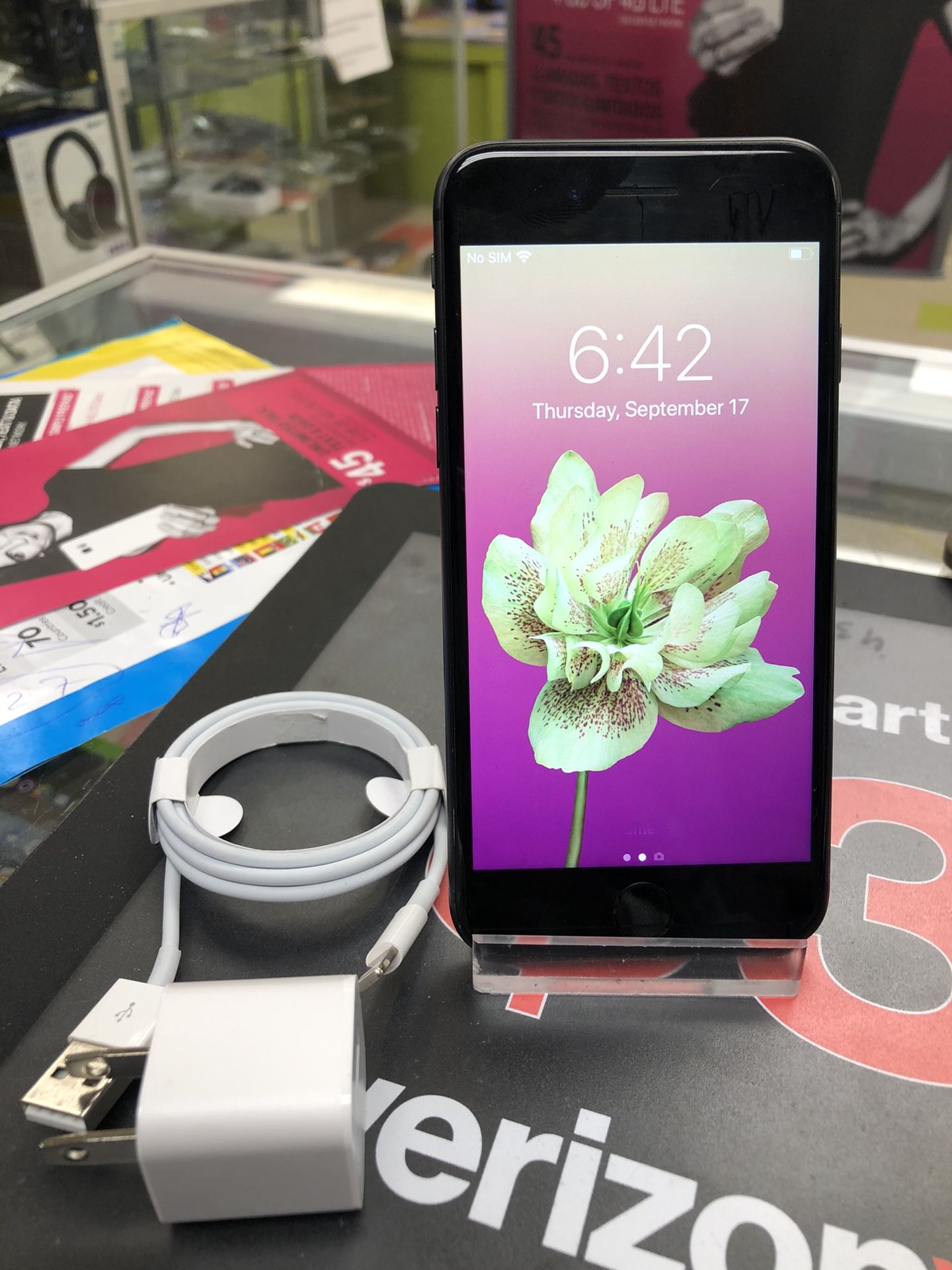 Factory unlocked iPhone 8 64Gb, store warranty