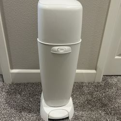 Diaper genie 