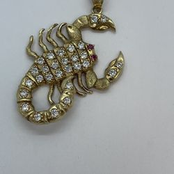 10K Gold Pendant. 