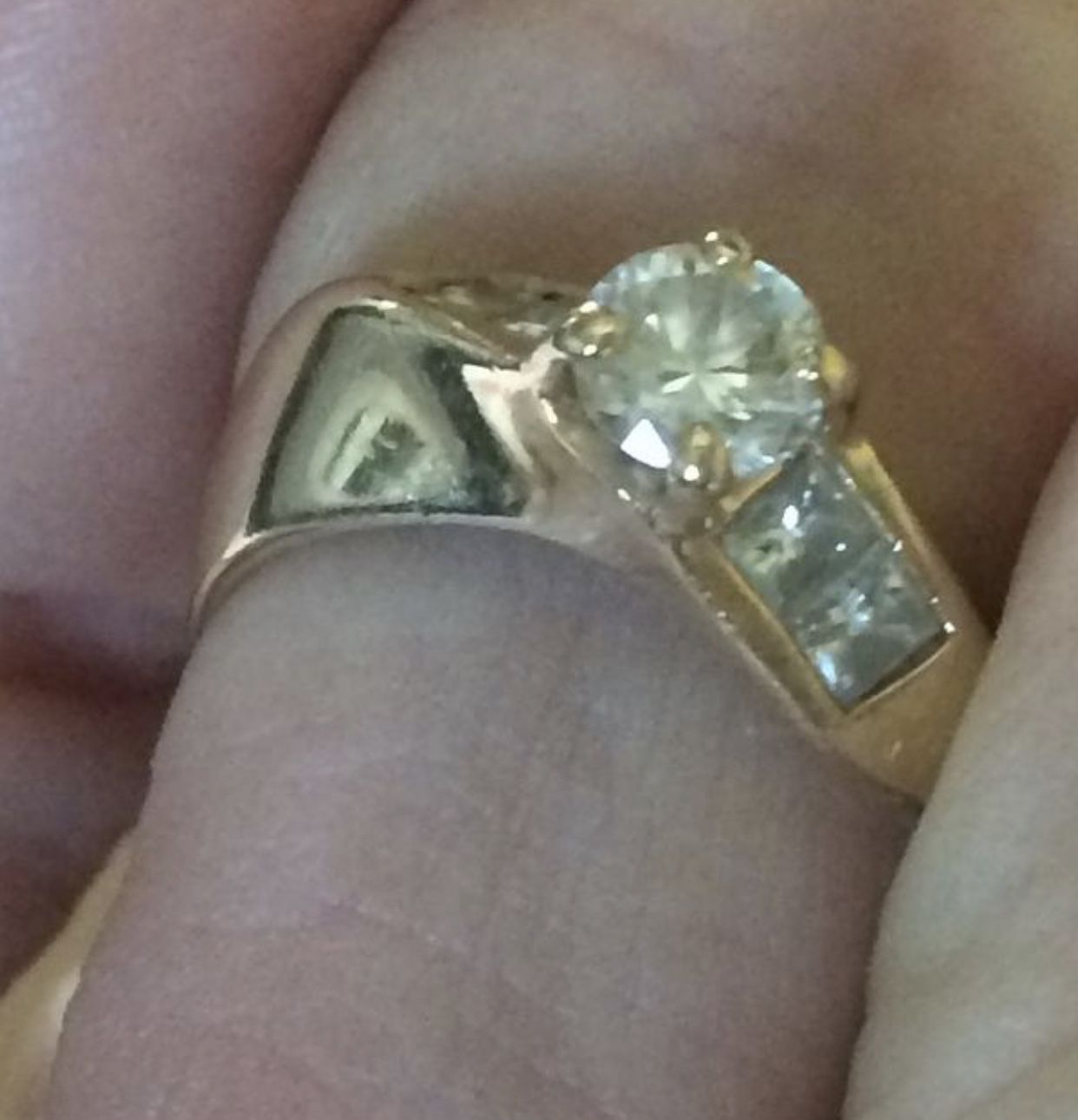 14K and diamond wedding ring 1 carat total weight