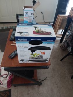 Aqueon LED MiniBow 2.5 Desktop Kit Aquarium.