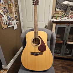 YAMAHA F-325 ACOUSTIC GUITAR WITH CASE