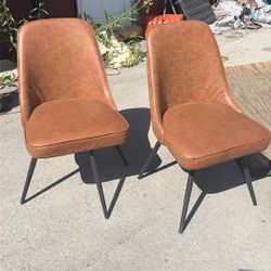 2 Swirling Chairs 