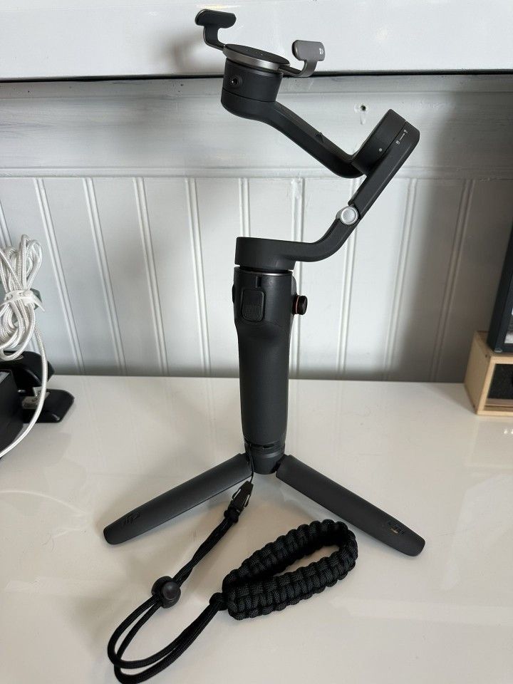 DJI Osmo Mobile 6 Stabilizer Gimbal