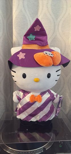 Hello Kitty Halloween Greeter