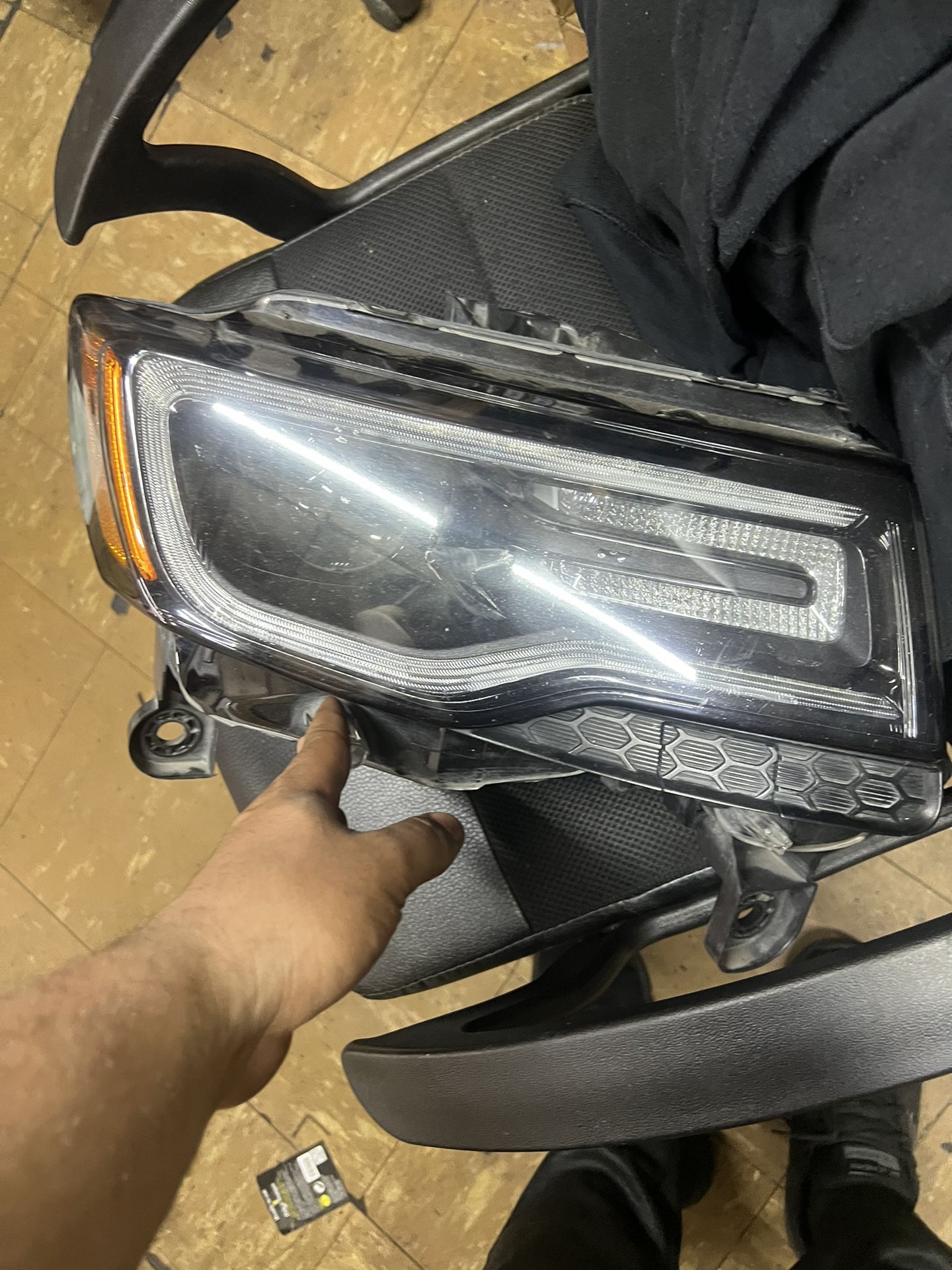 headlights for jeep grand cherokee 2014 to 2016. passenger side