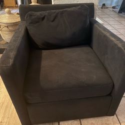 Black swivel chair