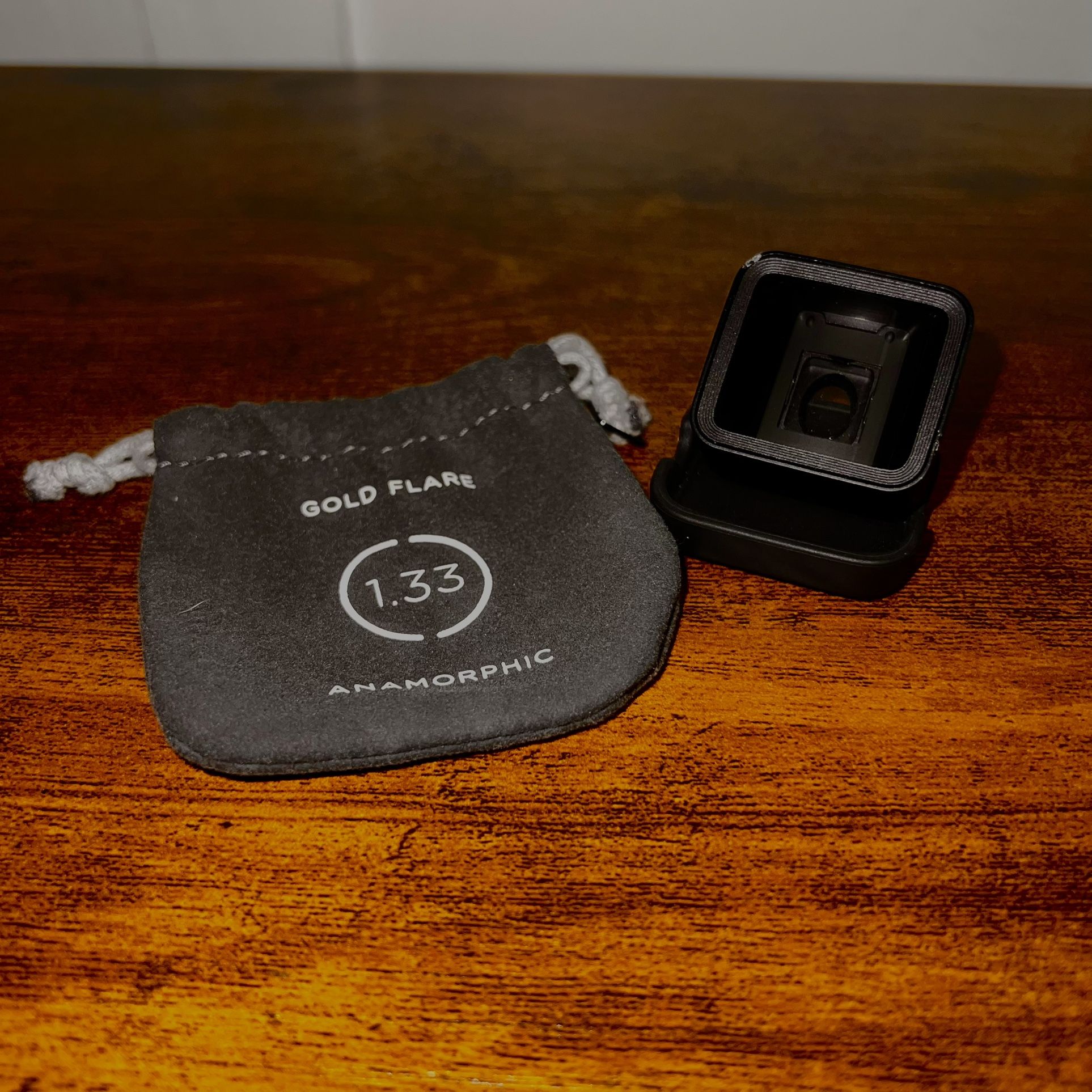 Moment Anamorphic 1.33x Mobile Lens - Gold Flare / M- Series