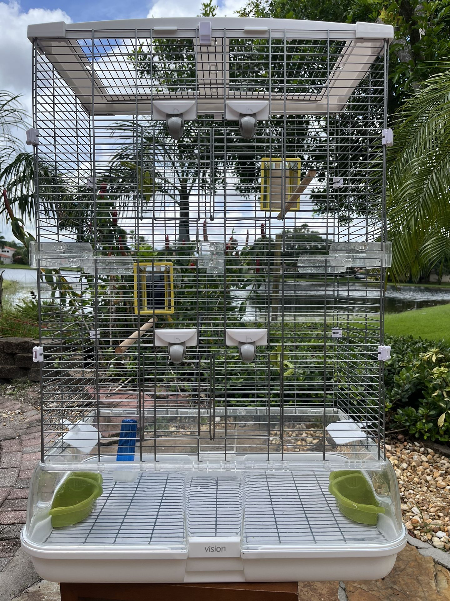 Like New Bird Cage Vision 2 M02 NO MESS!