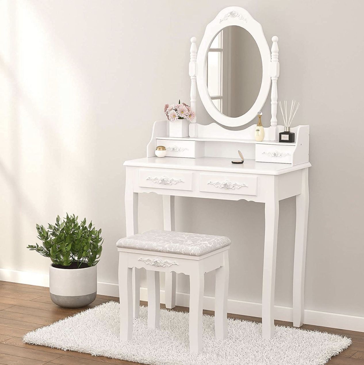 Makeup Vanity Set With Mirror And Tool. 