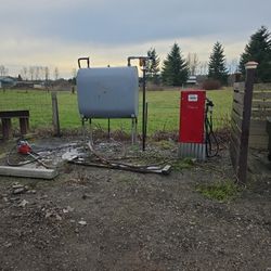 250 Gallon  Tank And Working  Pump