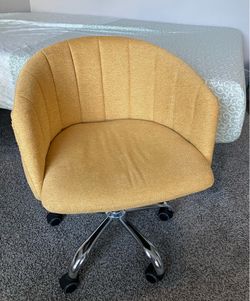 adjustable height swivel chair
