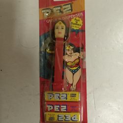Vintage Old WONDER WOMAN Pez Candy & Dispenser