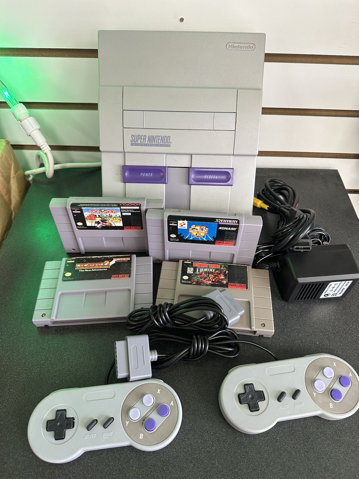Super Nintendo W / 4 Game Bundle 