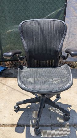 Aeron Chair Herman Miller 3 dots ( size C )