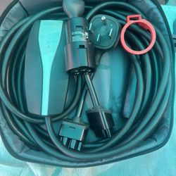 TESLA MOBILE CHARGER