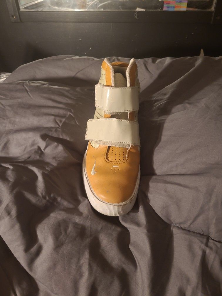 Nike High Top Flystepper Size 9