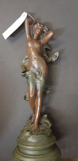 Resin Female Statue