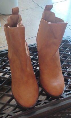 Women's Boots Size 9