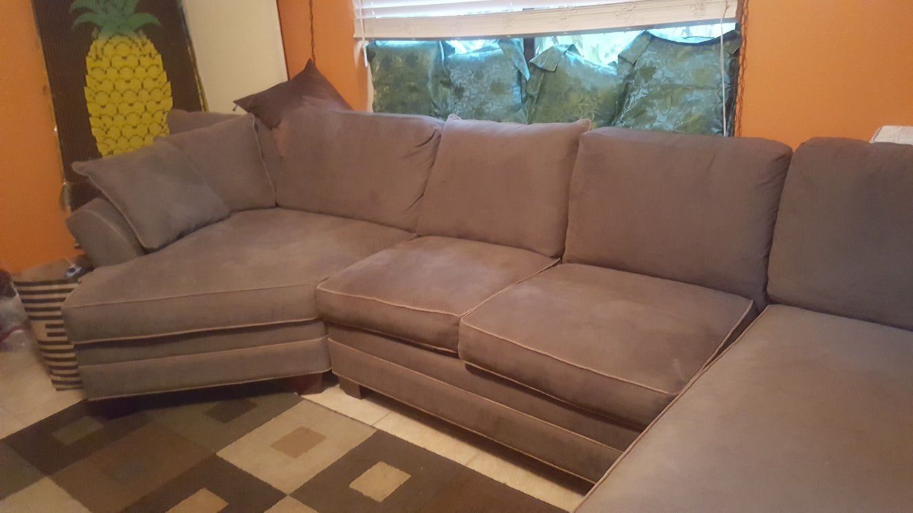 SUEDE SECTIONAL COUCH WITH FREE 9X6 RUG AND 8 PILLOWS