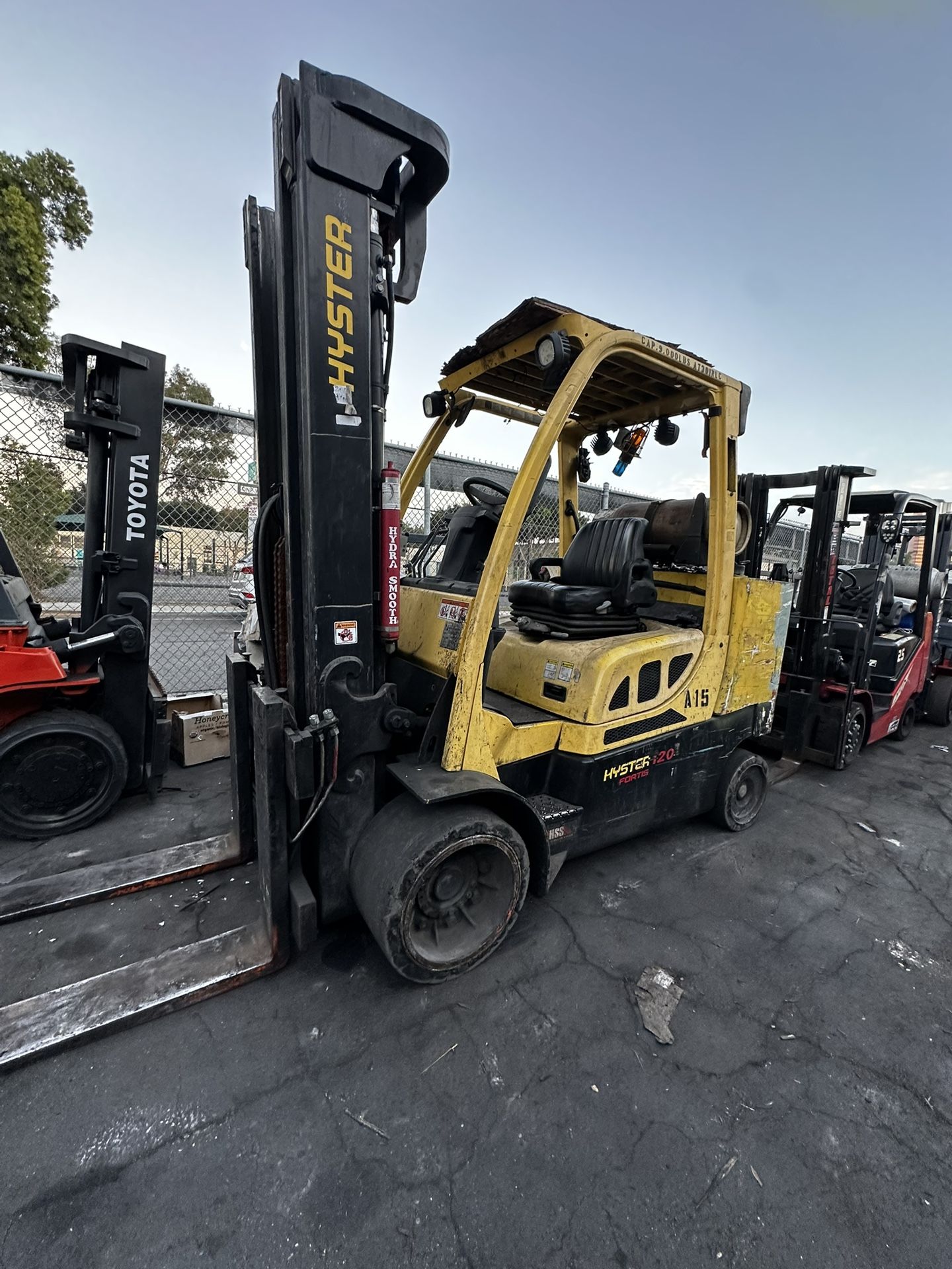 Hyster Forklift 9000 Lbs Capacity 