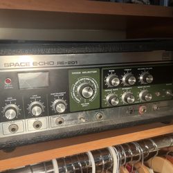 Roland Space Echo RE-201 Vintage 70’s Tape Delay Guitar Effect