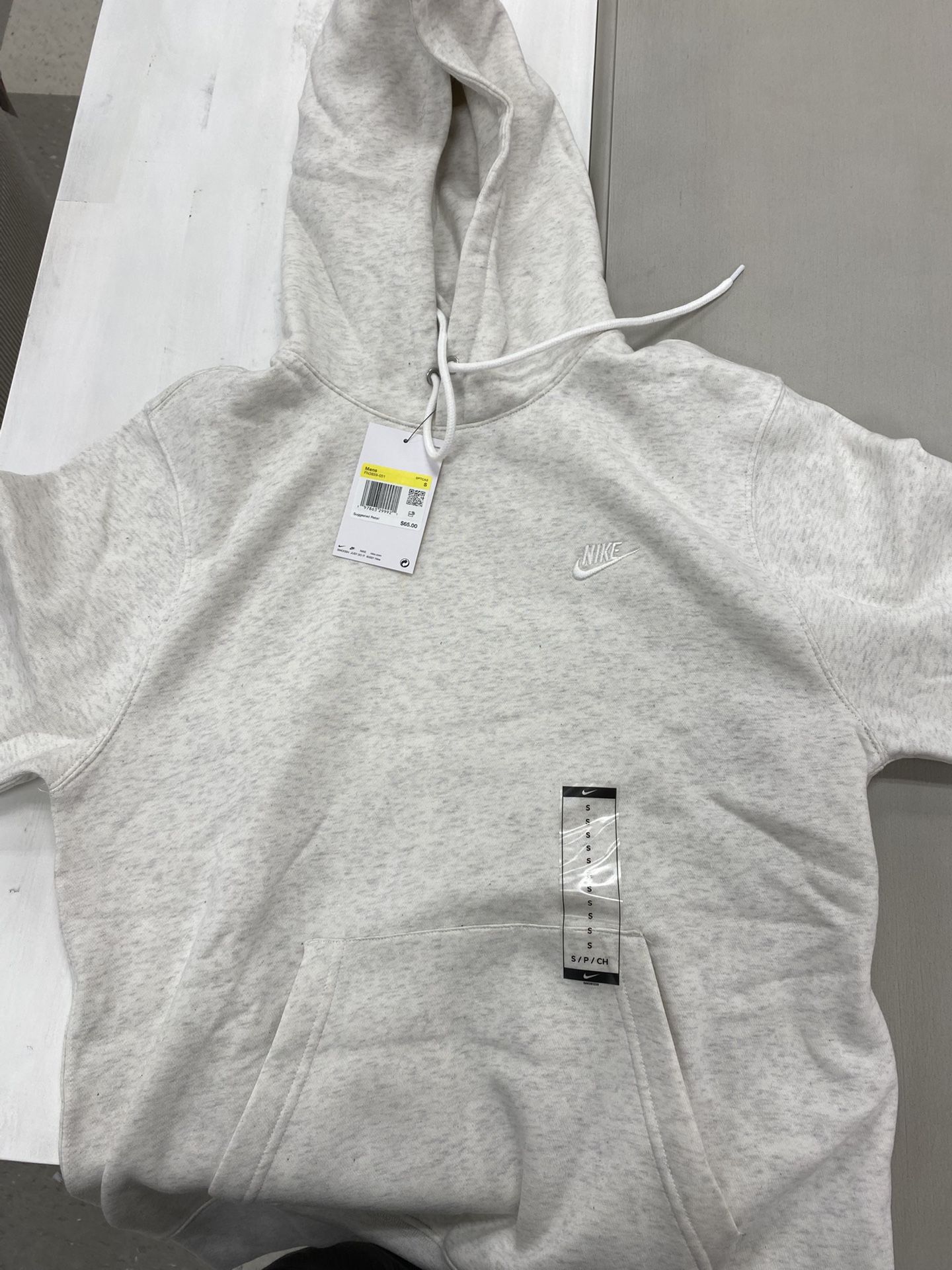 S Nike white sweatshirt