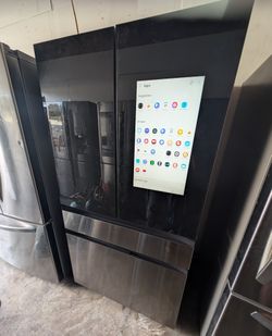 LIKE NEW !! SAMSUNG FAMILY HUB BLACK WITH STAINLESS STEEL 4 DOOR BESPOKE COUNTER DEPTH REFRIGERATOR