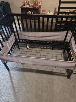 Crib/Toddler Bed