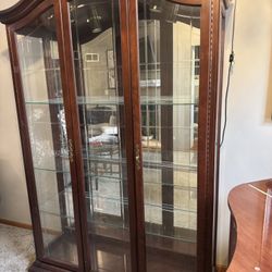 Elegant Lighted Curio Cabinet – Glass Shelves, Mirrored Back, Excellent Condition