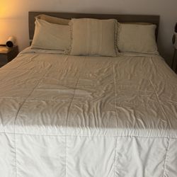 Full Bed Set With Mattress And Night Stand 