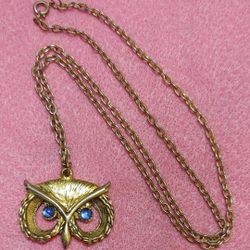 Vintage Ladie's Goldtone "OWL'S HEAD W/COBALT BLUE EYES" Pendant W/Necklace EXCELLENT CONDITION!😇 Please Read Description.